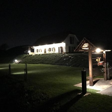 Villa Wooden Hut At Tourist Farm Artisek Store Exterior foto