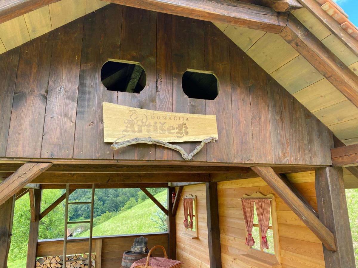 Villa Wooden Hut At Tourist Farm Artisek Store Exterior foto