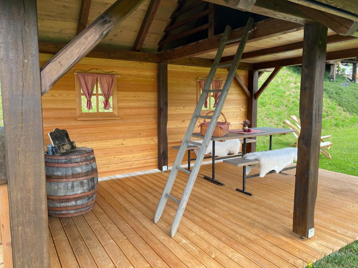 Villa Wooden Hut At Tourist Farm Artisek Store Exterior foto