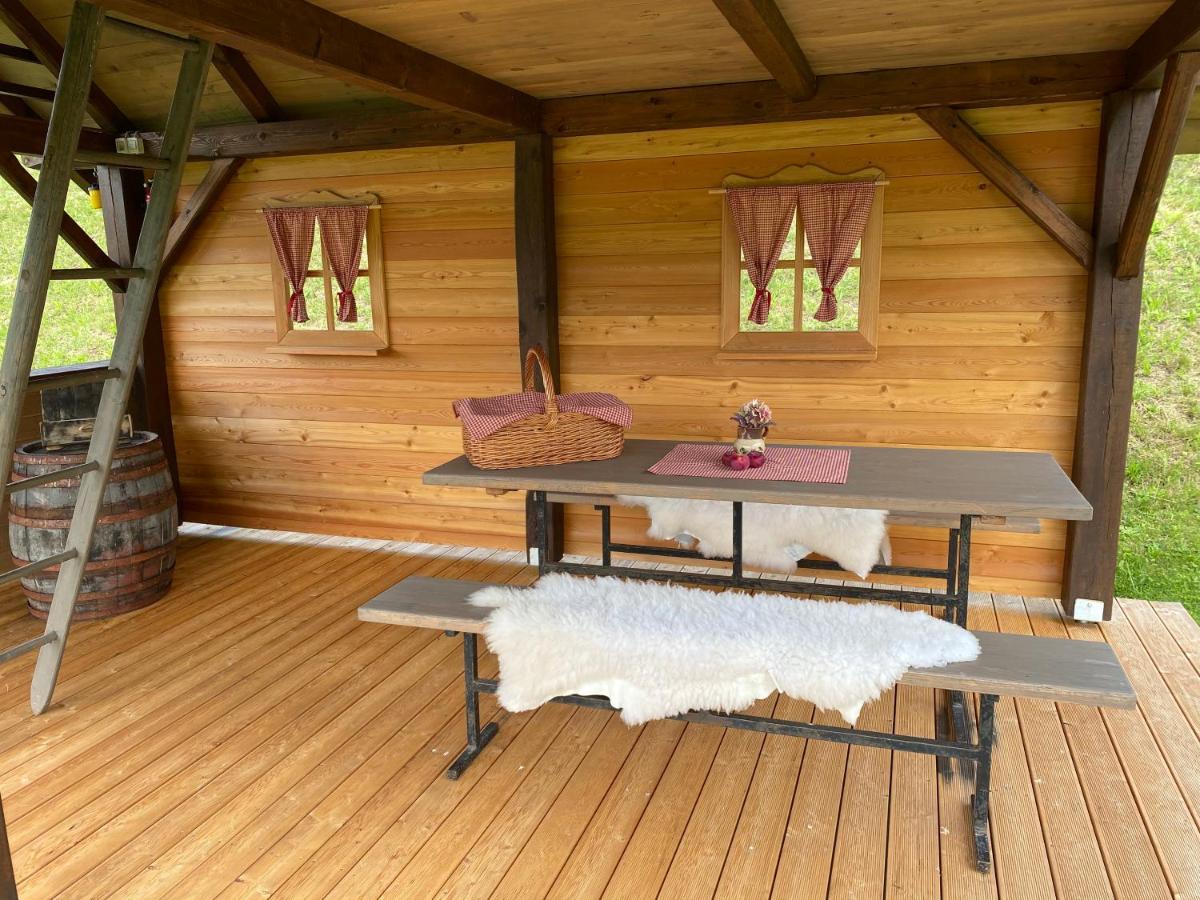 Villa Wooden Hut At Tourist Farm Artisek Store Exterior foto