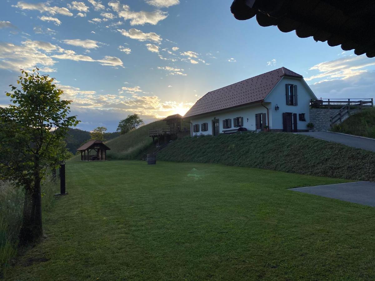 Villa Wooden Hut At Tourist Farm Artisek Store Exterior foto