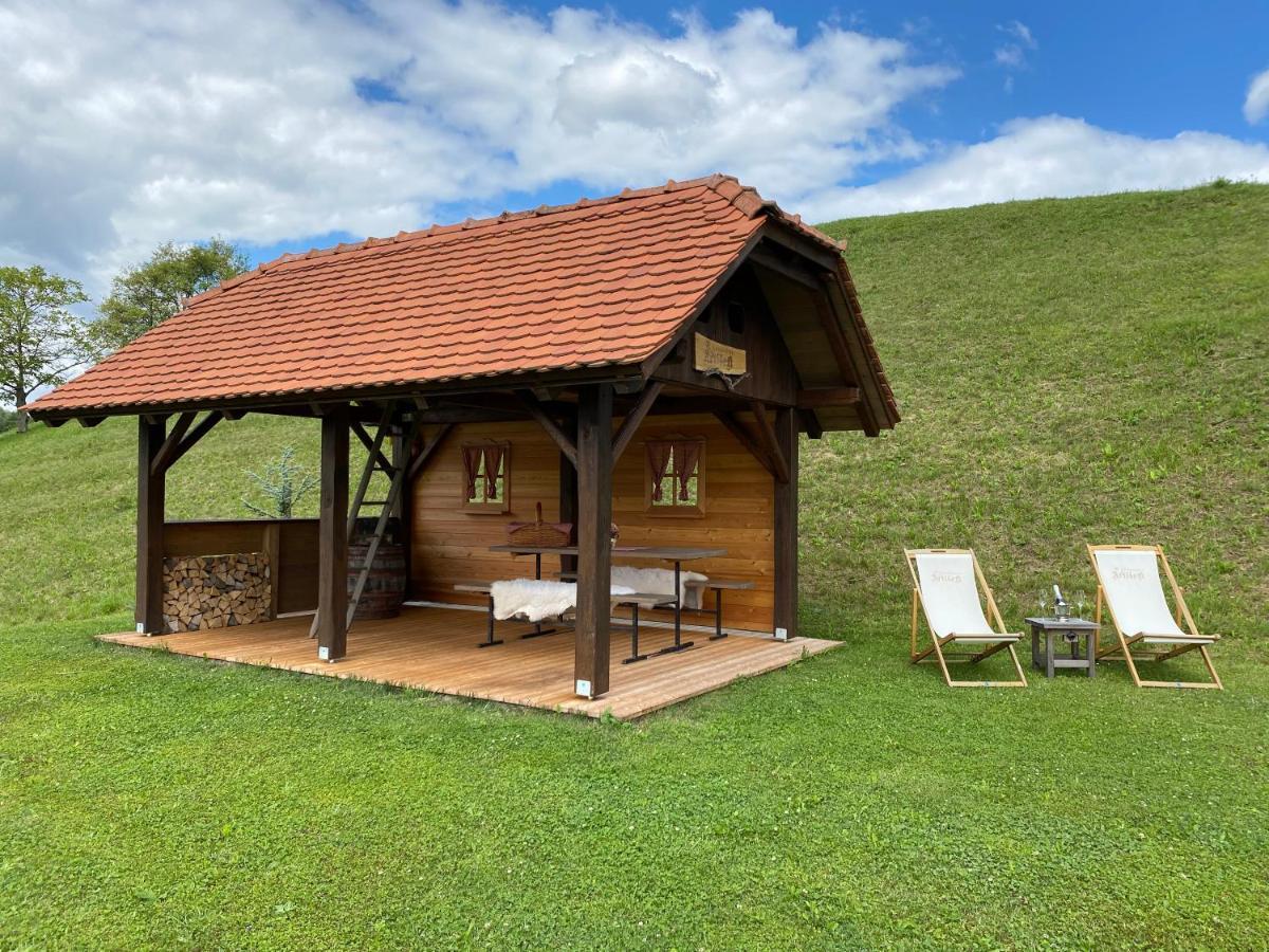 Villa Wooden Hut At Tourist Farm Artisek Store Exterior foto