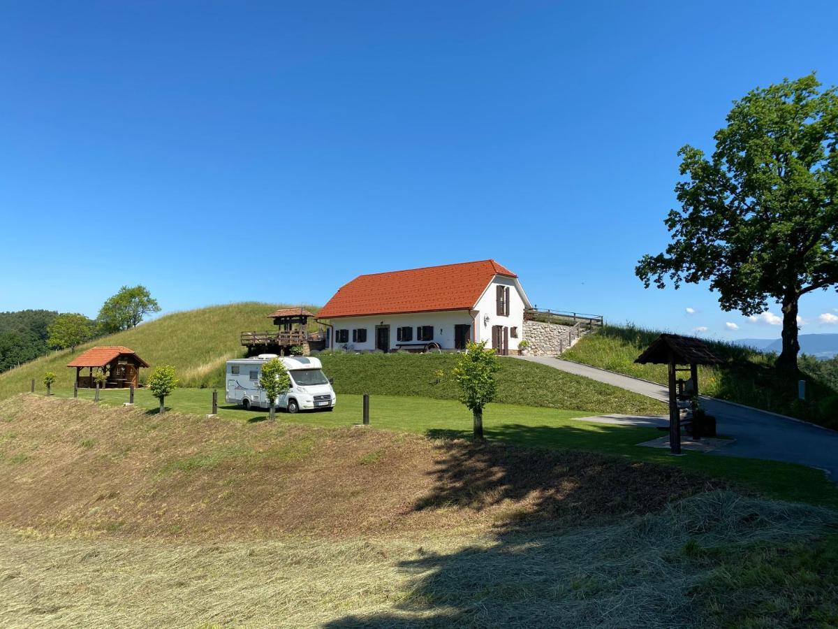 Villa Wooden Hut At Tourist Farm Artisek Store Exterior foto