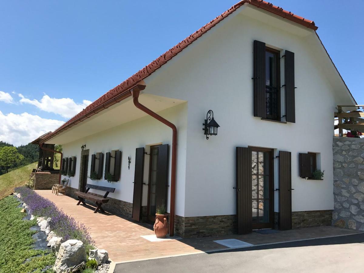 Villa Wooden Hut At Tourist Farm Artisek Store Exterior foto