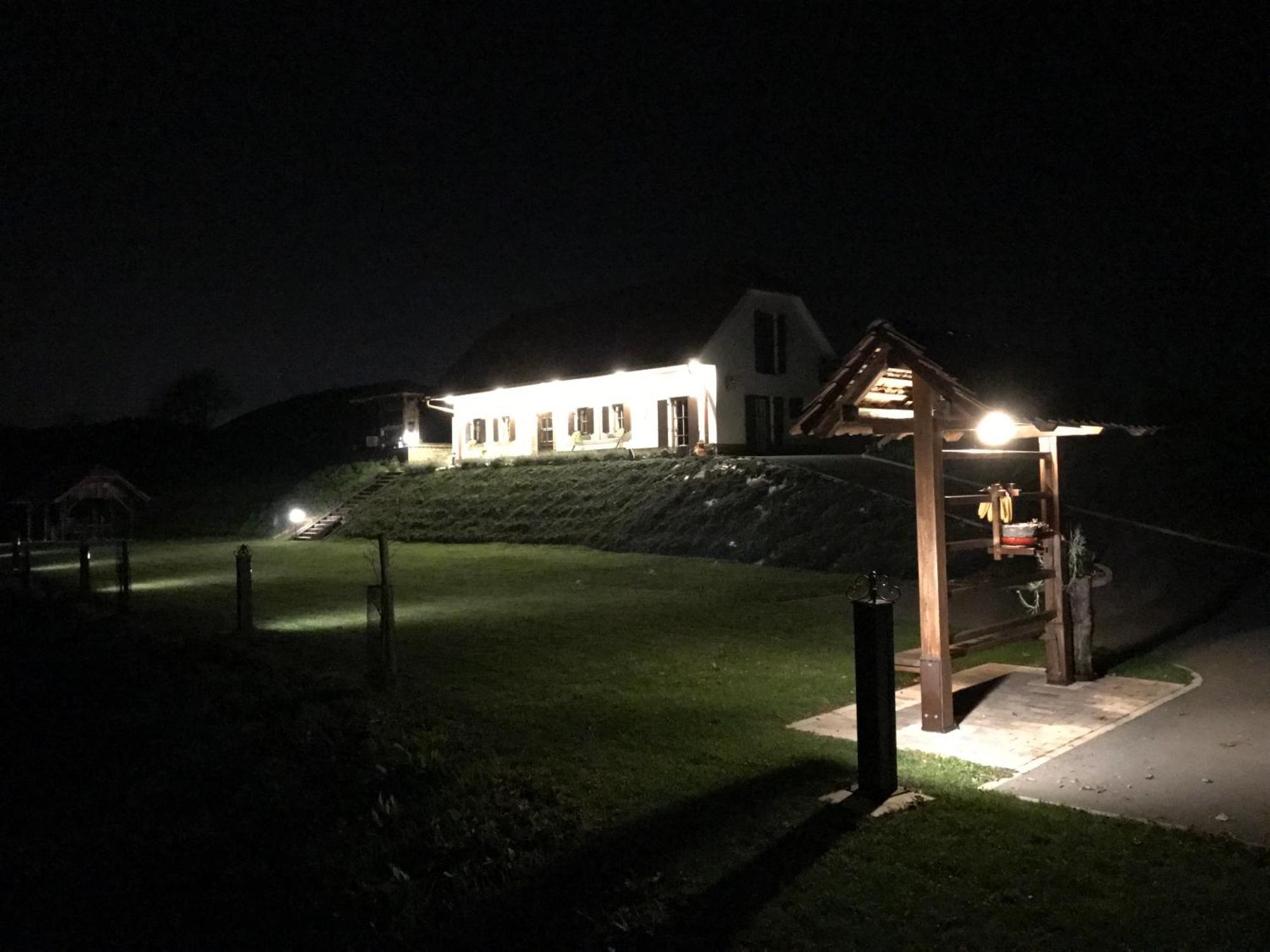 Villa Wooden Hut At Tourist Farm Artisek Store Exterior foto